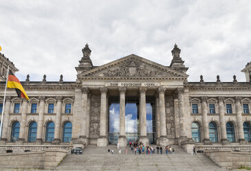 Deutschland, Berlin, Ansicht des Bundestagsgebäudes - HA000146