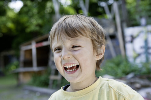 Germany, North Rhine Westphalia, Cologne, Boy in playground, smiling - FMKYF000400