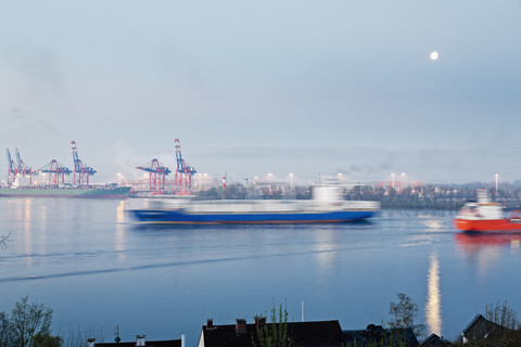 Deutschland, Hamburg, Containerhafen an der Elbchaussee, lizenzfreies Stockfoto