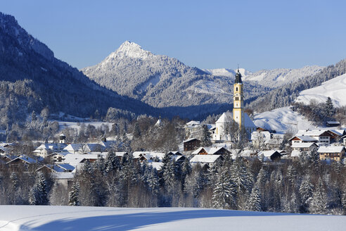 Deutschland, Bayern, Blick auf das Dorf Pfronten - SIEF003969