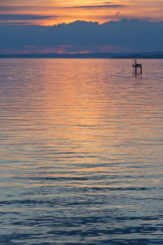 Deutschland, Ansicht einer Boje im Bodensee, lizenzfreies Stockfoto