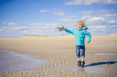 Denmark, Romo, Boy jumping at North Sea, smiling - MJF000226