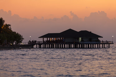 Malediven, Sonnenuntergang auf Paradise Island - AM000561