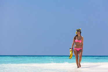 Maldives,Young woman walking on beach - AMF000635