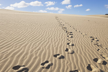New Zealand, Footprints on Te Paki Sand Dunes - GW002296