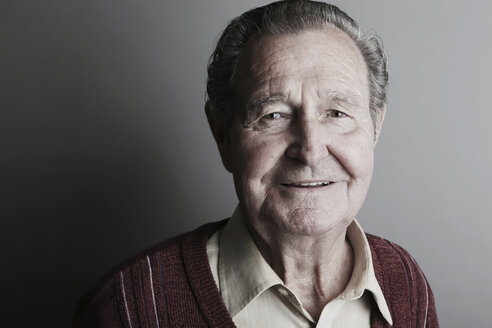 Portrait of senior man smiling, close up - JAT000090