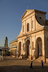 Kuba, Menschen in der Dreifaltigkeitskirche - PC000017