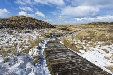 Germany, Coast with snow at Spiekeroog - STSF000053