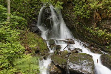 Österreich, Steiermark, Blick auf Wasserfall - GFF000088