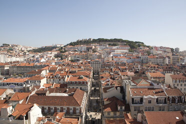 Portugal, Lissabon, Blick auf die Stadt mit der Burg von Sao Jorge - SKF001305