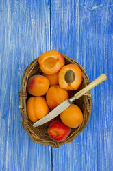 Apricots in basket with knife on table, close up - LVF000143