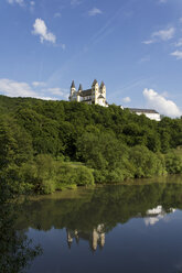 Deutschland, Rheinland-Pfalz, Blick auf die Abtei Arnstein an der Lahn - CSF019713