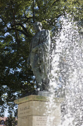 Frankreich, Colmar, Ansicht der Statue Admiral AJ Bruat und des Brunnens - AM000654