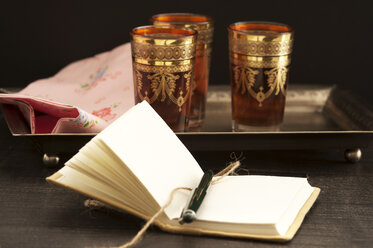 Black tea with book on wooden table, close up - OD000203