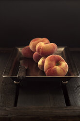 Peaches with knife on tray, close up - OD000220
