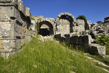 Türkei, Blick auf die Ruine des alten Theaters - ES000420