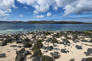 Vereinigtes Königreich, Schottland, Blick auf den Korallenstrand bei Dunvegan - ELF000255