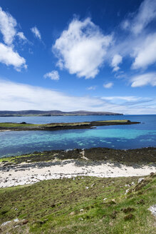 Vereinigtes Königreich, Schottland, Blick auf den Korallenstrand bei Dunvegan - ELF000251