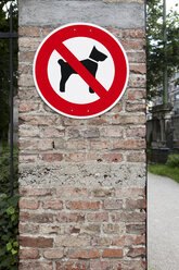 No dogs allowed sign - SKF001466