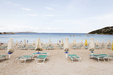 Italien, Sardinien, Blick auf den Strand - SK001334