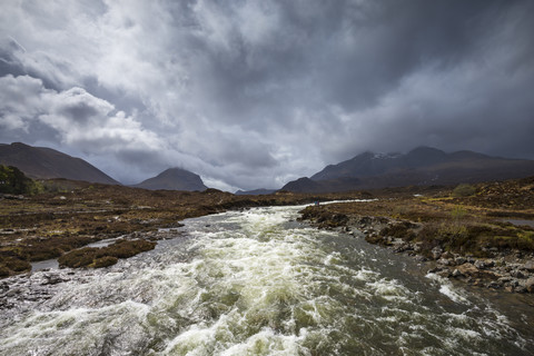 Vereinigtes Königreich, Schottland, Isle of Skye, Blick auf den Fluss Sligachan, lizenzfreies Stockfoto