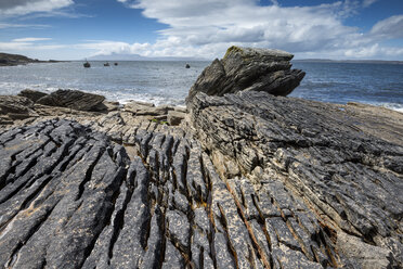 Vereinigtes Königreich, Schottland, Isle of Skye, Blick auf eine Lavaformation in der Elgol Bay - ELF000283