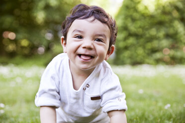 Baby boy crawling on grass, smiling - MFF000555