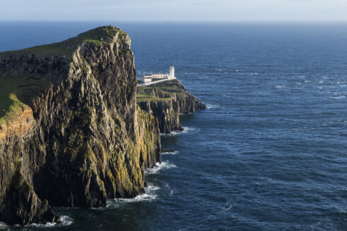 Vereinigtes Königreich, Schottland, Blick auf den Leuchtturm von Neist Point - EL000298