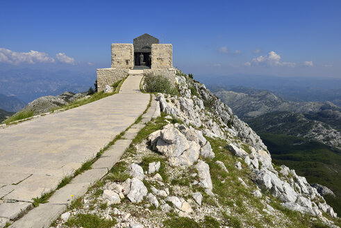 Montenegro, Blick auf den Lovcen-Nationalpark, Njegusi-Mausoleum - ES000434