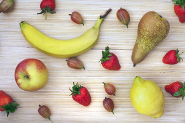 Vatiety of fruits on table, close up - OD000235