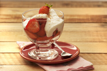 Glass of strawberry with junket, close up - OD000221