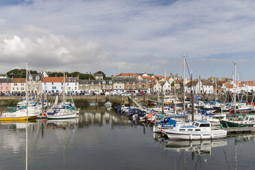 Great Britain, Scotland, Fife, Anstuther, harbour with boats - SBD000166