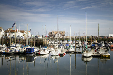 Großbritannien, Schottland, Fife, Anstuther, Hafen mit Booten - SBD000170