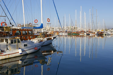 Türkei, Blick auf den Yachthafen von Bodrum - SIE004103