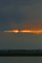 Österreich,Burgenland, Blick auf den Nationalpark Neusiedler See Seewinkel bei Sonnenuntergang - GFF000139