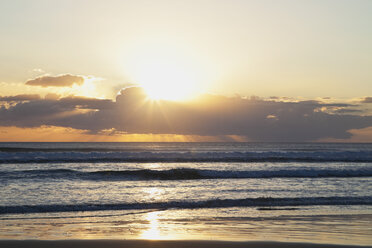New Zealand, View of Ninety Mile Beach at sunset - GW002331