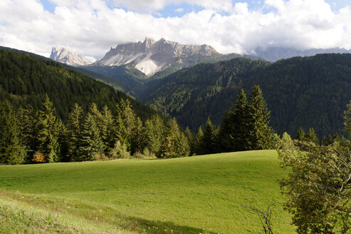 Italien, Alto Adige, Südtirol, vom Palmschloss bei Brixen zum Peitlerkofel und Sass Rigais, Naturpark Puez-Geisler, Dolomiten - LB000112