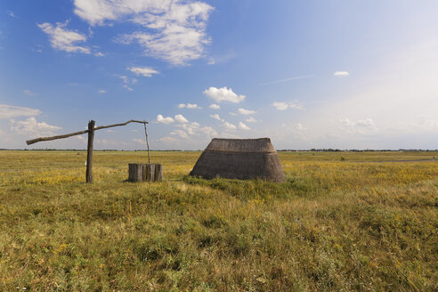 Austria, Burgenland, Old well near Lake Neusiedl - GF000141