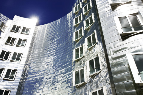 Deutschland, Nordrhein-Westfalen, Düsseldorf, Gehry-Gebäude im Medienhafen, lizenzfreies Stockfoto