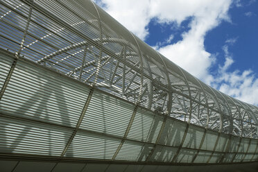 Germany, North Rhine-Westphalia, Dusseldorf, Exterior of airport terminal - MFF000627