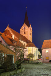 Deutschland, Bayern, Ansicht der Pfarrkirche - LB000129