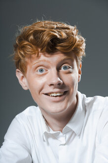 Portrait of young man, smiling, close up - TCF003468