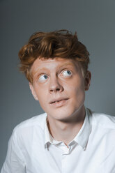 Portrait of young man looking up, close up - TCF003457