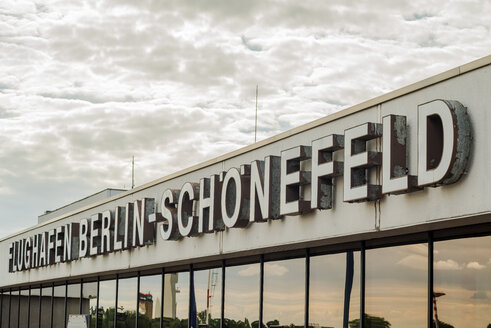 Deutschland, Berlin, Blick auf den Flughafen Berlin-Schönefeld - FB000078