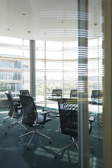 Germany, Hannover, Interior of conference room - KFF000210