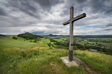 Germany, Baden Wuerttemberg, Constance, Summit cross in Hegau landscape - ELF000309