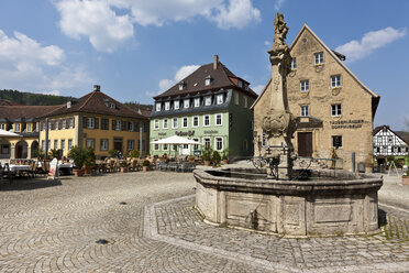 Deutschland, Baden Württemberg, Ansicht des Marktplatzes - AM000740