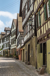 Germany, Baden Wuerttemberg, Half-timbered house in Staedtle town center - EL000315