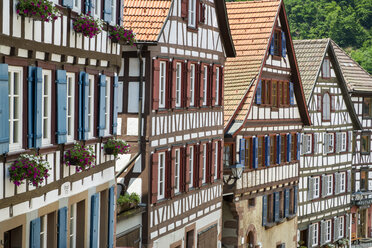 Germany, Baden Wuerttemberg, Half-timbered house in Staedtle town center - EL000316