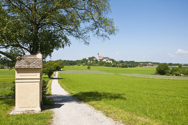 Deutschland, Bayern, Ansicht des Klosters Andechs - UMF000629